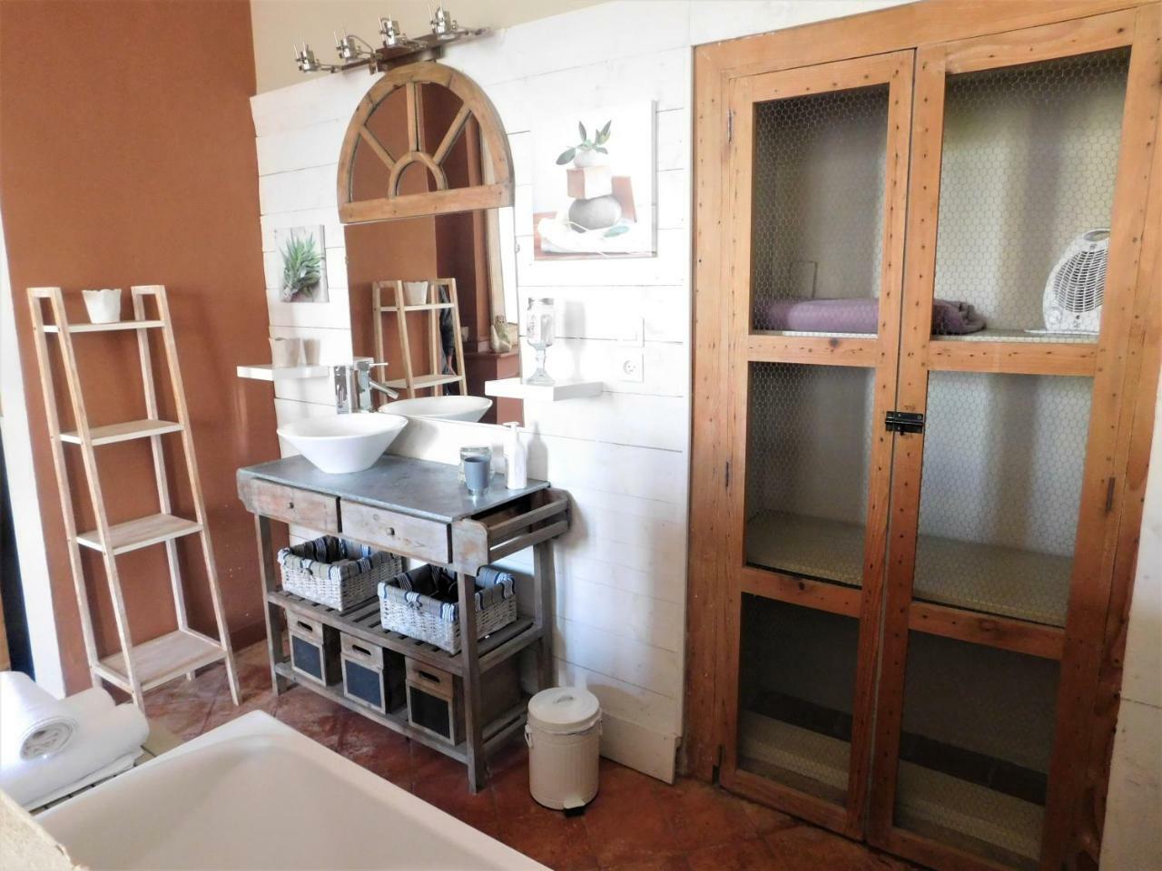 Le Prieure Saint Louis Bed & Breakfast Floure ภายนอก รูปภาพ